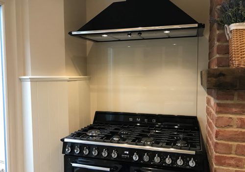 Clear hob glass splash back