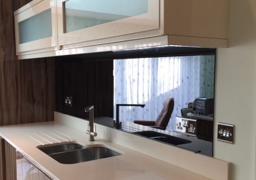 Sink glass splash back