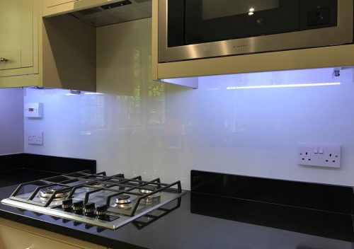 Glass splash back with lighting