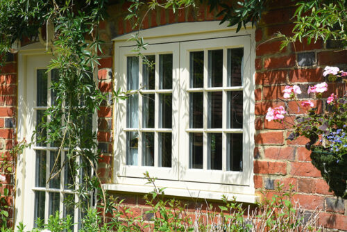 Cottage-casement-windows-finised-in-Dorset-Cream